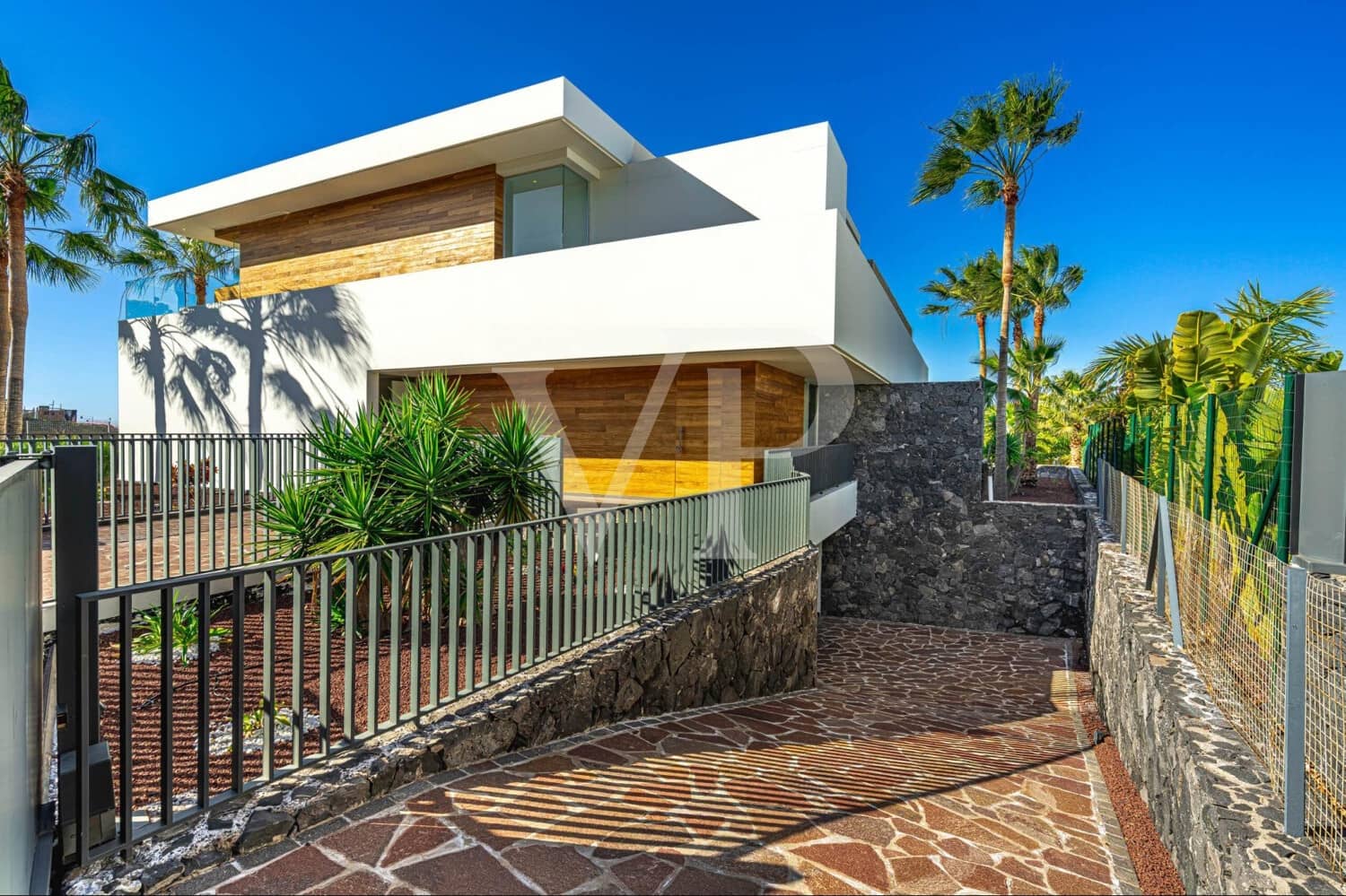 5 bedroom Villa for sale in Guia de Isora with pool - € 5,285,000 (Ref: 9590742)