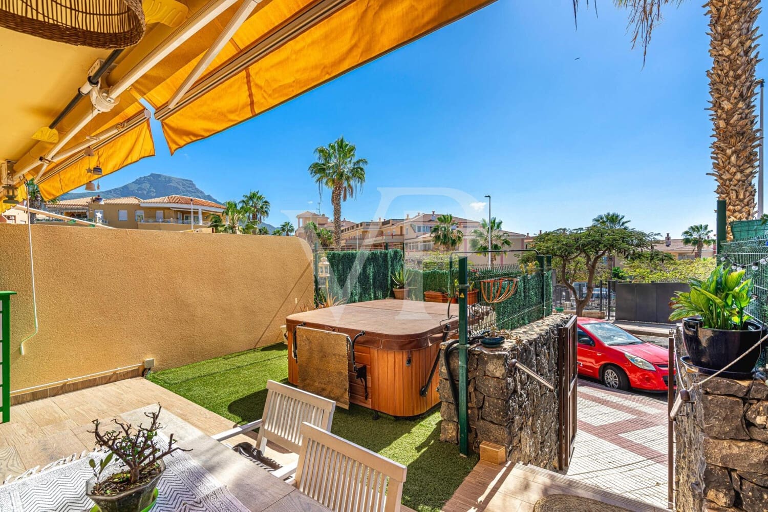 2 bedroom Flat for sale in Adeje with pool - € 365,000 (Ref: 9614778)