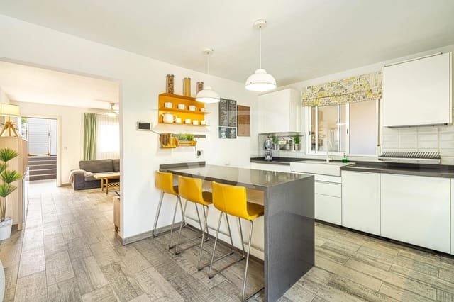 Bungalow de 3 habitaciones en Arico en venta - 450.000 € (Ref: 9658525)