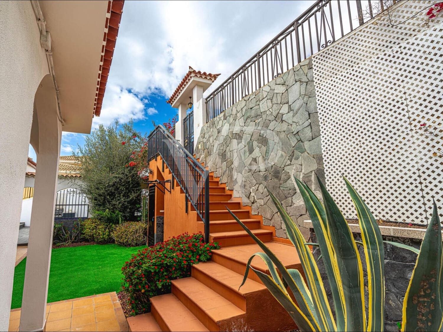 4 soveværelse Byhus til salg i Arona med swimmingpool - € 850.000 (Ref: 9658526)