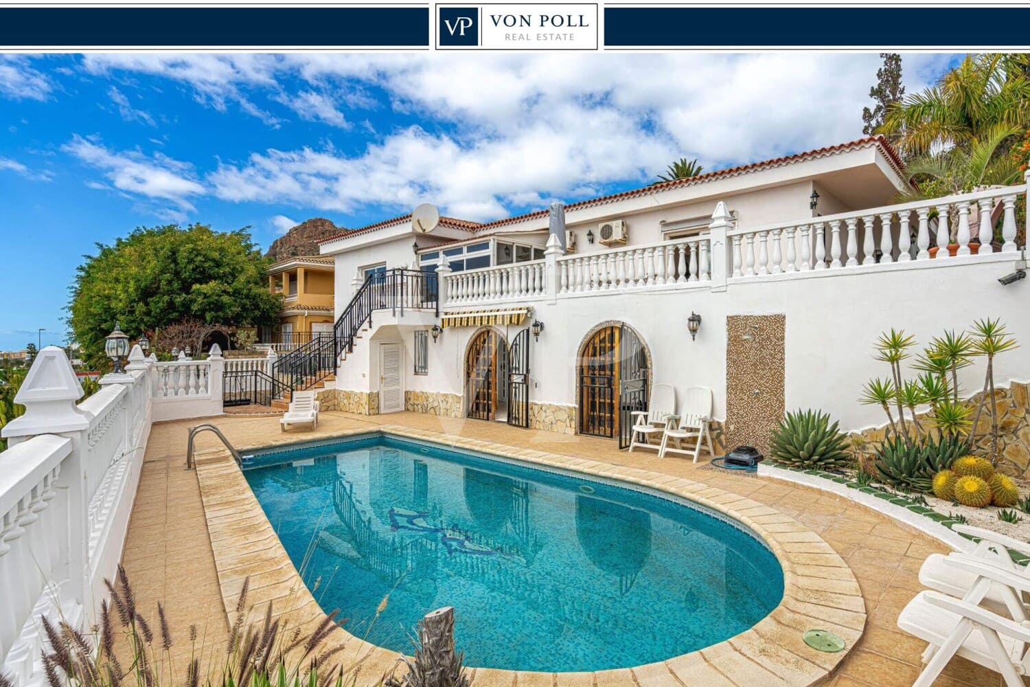 4 bedroom Townhouse for sale in Arona with pool - € 850,000 (Ref: 9658526)