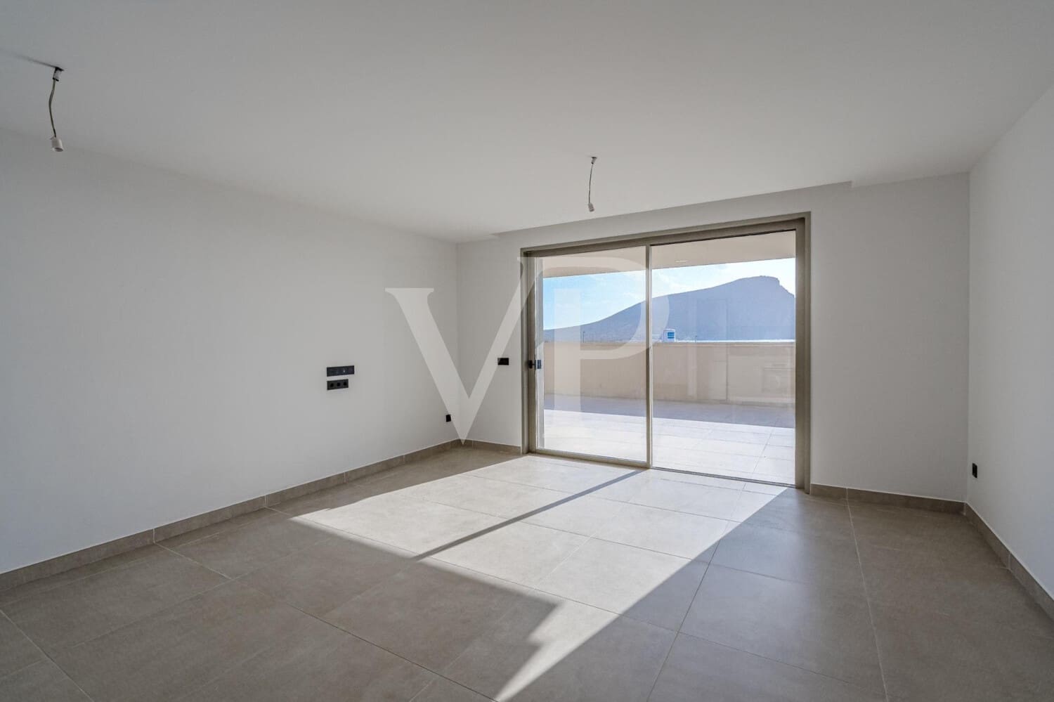 3 slaapkamer Flat te koop in El Medano met zwembad - € 590.000 (Ref: 9721476)