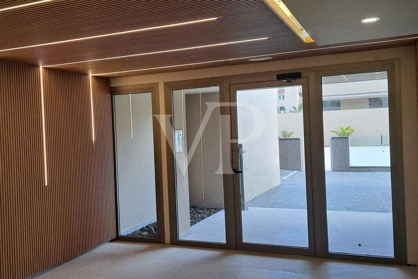 3 slaapkamer Flat te koop in El Medano met zwembad - € 590.000 (Ref: 9721476)