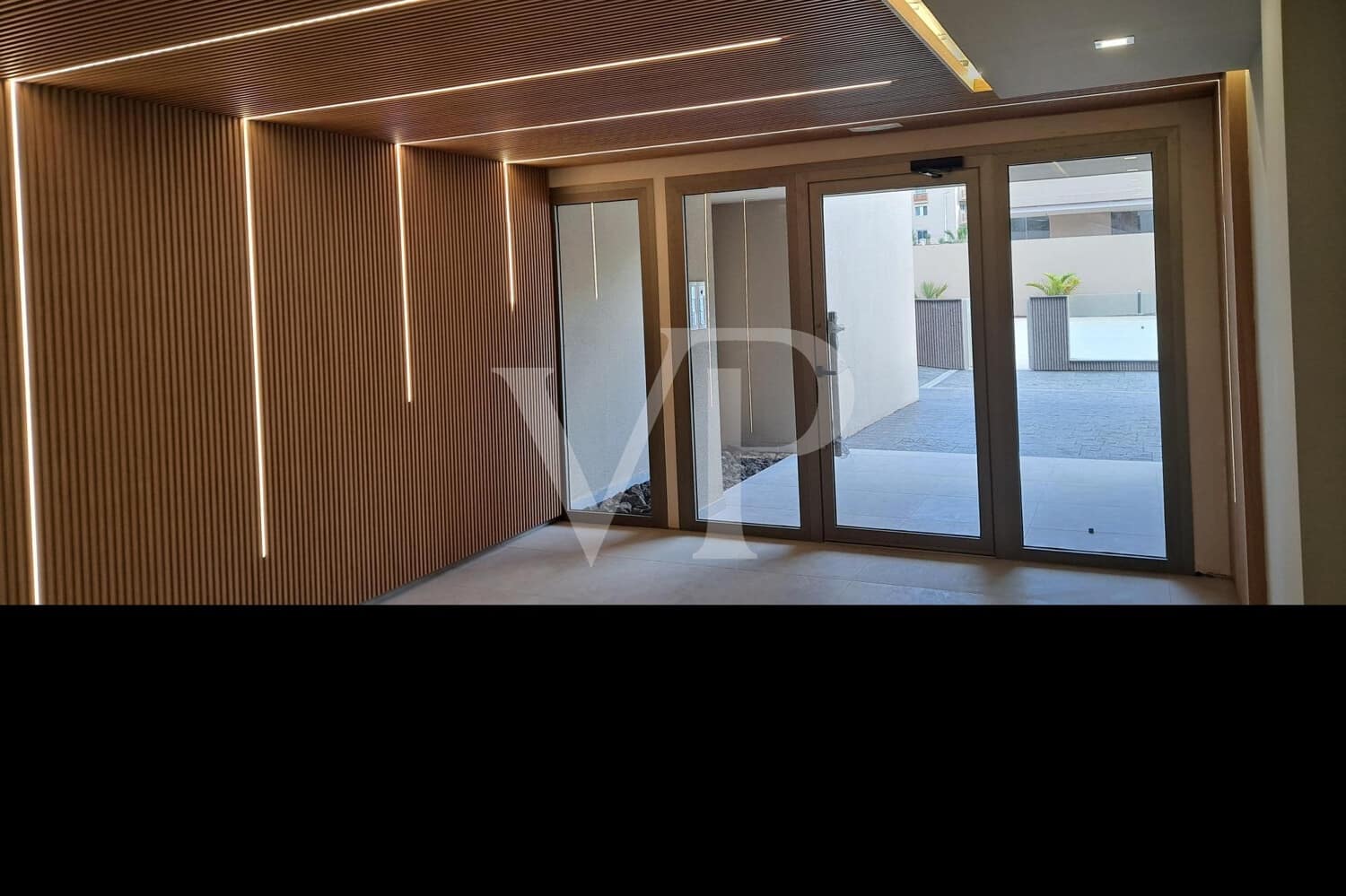 3 slaapkamer Flat te koop in El Medano met zwembad - € 590.000 (Ref: 9721476)