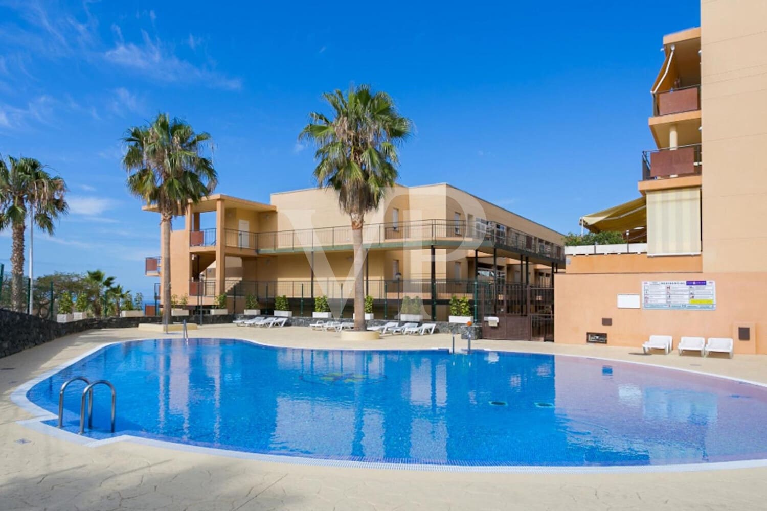 2 sovrum Lägenhet till salu i Adeje med pool - 310 000 € (Ref: 9895814)