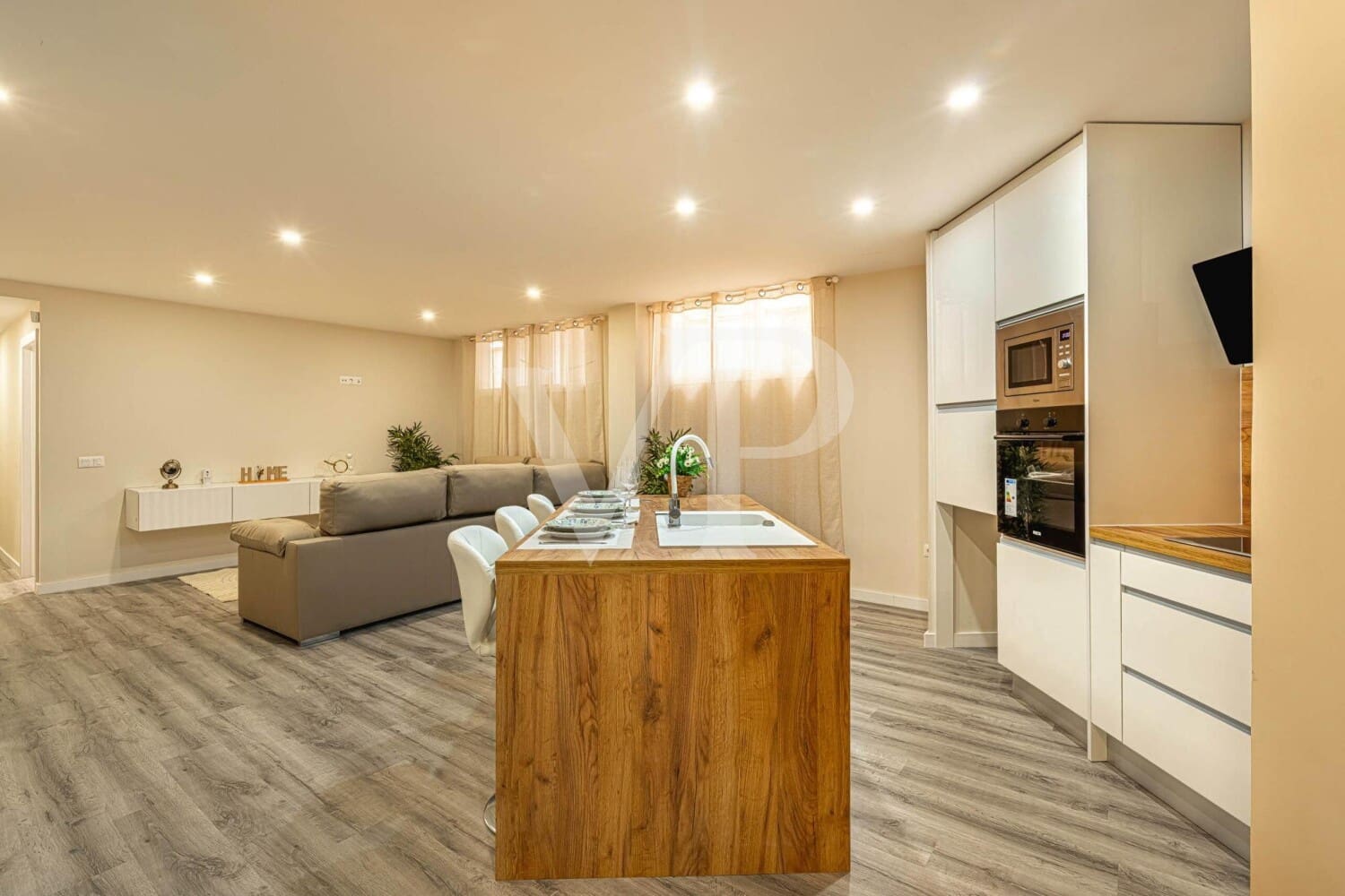 3 makuuhuone Asunto myytävänä paikassa Los Cristianos mukana uima-altaan - 339 000 € (Ref: 9964901)