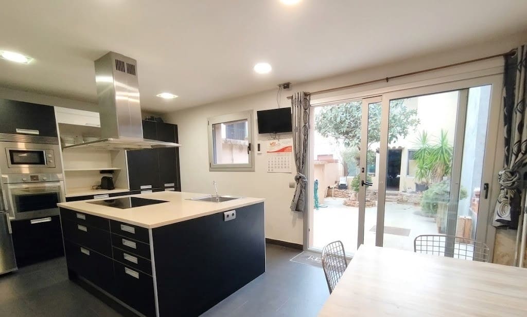 7 soverom Hus til salgs i Pals med garasje - € 890 000 (Ref: 10014866)