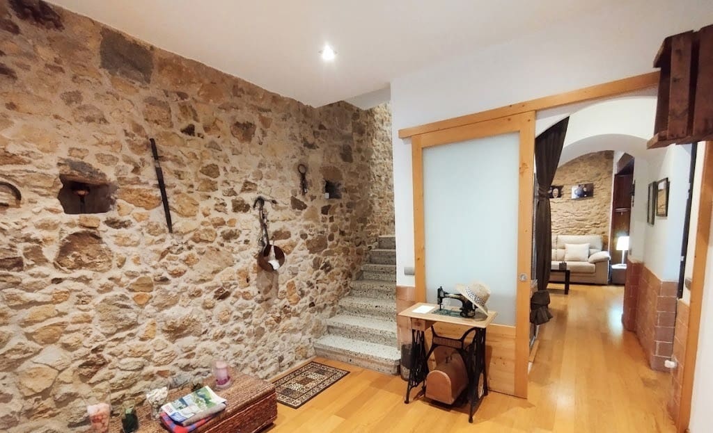 7 soverom Hus til salgs i Pals med garasje - € 890 000 (Ref: 10014866)