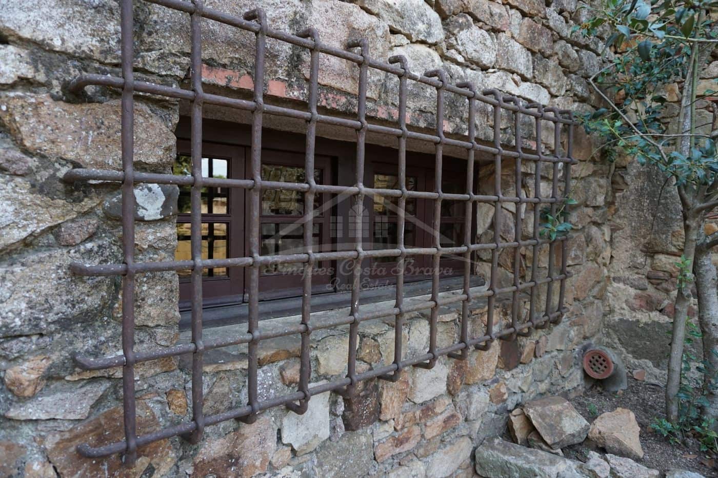 7 soverom Finca/Herregård til salgs i Llagostera med svømmebasseng garasje - € 1 490 000 (Ref: 8585355)