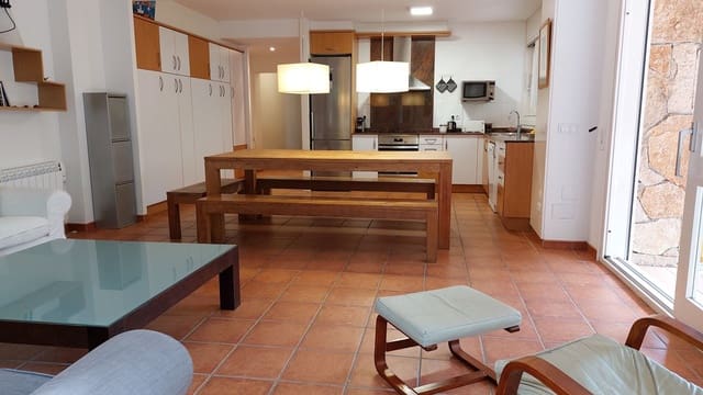 Apartamento de 3 habitaciones en Santa Cristina d'Aro en venta con piscina garaje - 340.000 € (Ref: 8585376)
