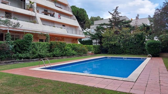 Apartamento de 3 habitaciones en Santa Cristina d'Aro en venta con piscina garaje - 340.000 € (Ref: 8585376)