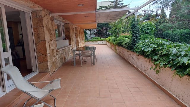 Apartamento de 3 habitaciones en Santa Cristina d'Aro en venta con piscina garaje - 340.000 € (Ref: 8585376)