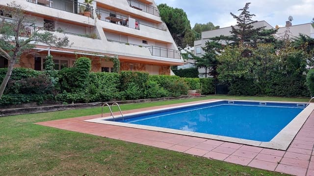 Apartamento de 3 habitaciones en Santa Cristina d'Aro en venta con piscina garaje - 340.000 € (Ref: 8585376)