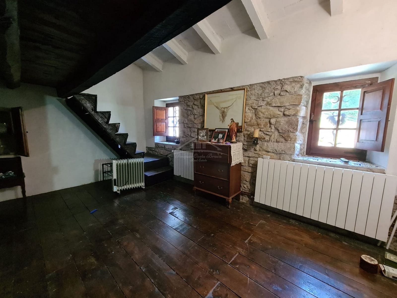 4 soveværelse Finca/Landehus til salg i Sant Aniol de Finestres med swimmingpool - € 800.000 (Ref: 8585386)