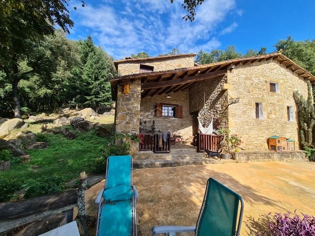 4 soveværelse Finca/Landehus til salg i Sant Aniol de Finestres med swimmingpool - € 800.000 (Ref: 8585386)