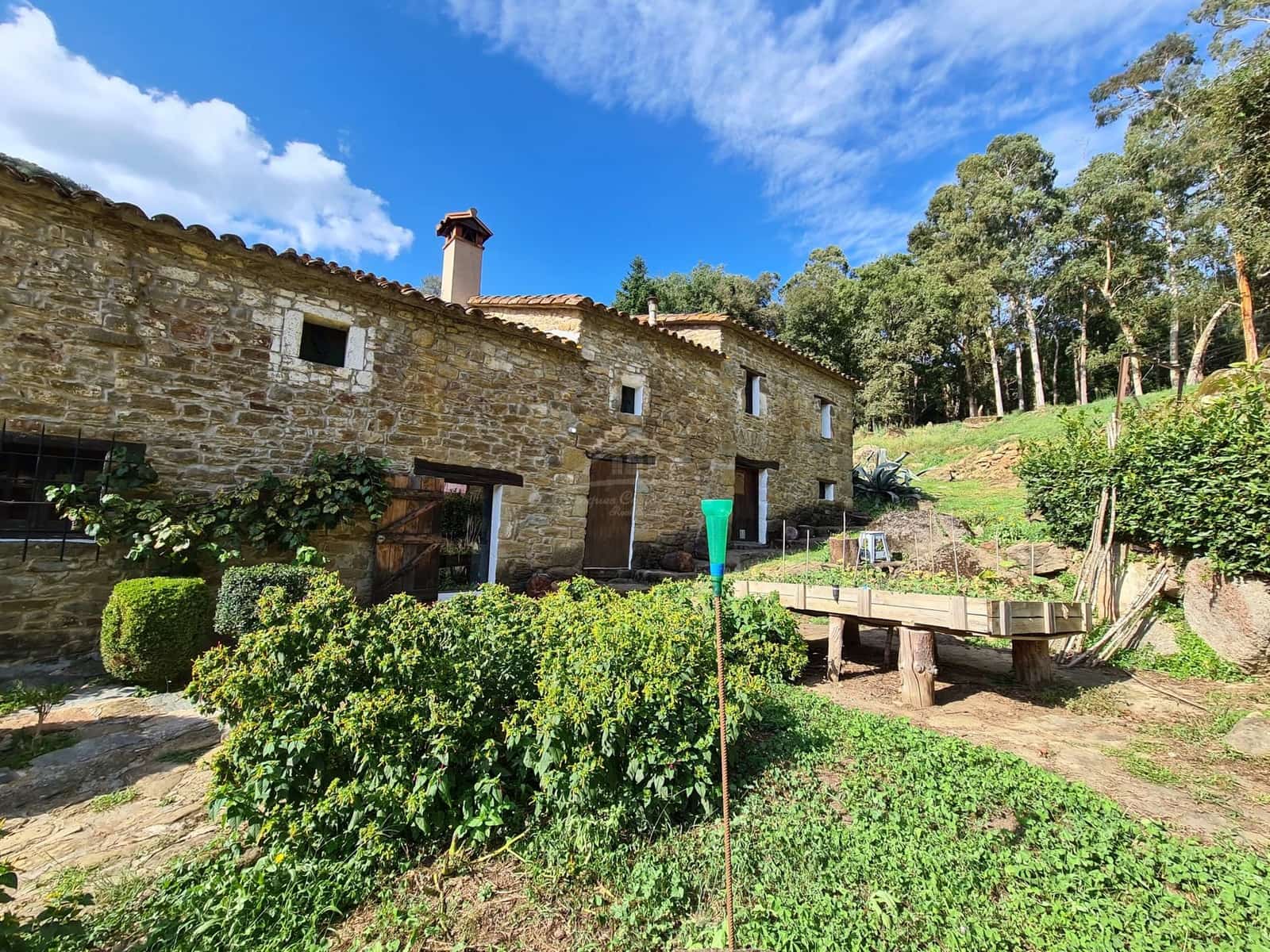 4 soveværelse Finca/Landehus til salg i Sant Aniol de Finestres med swimmingpool - € 800.000 (Ref: 8585386)