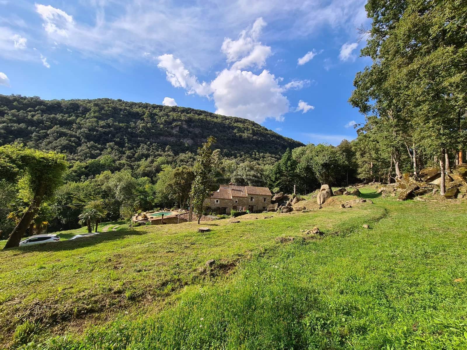 4 soveværelse Finca/Landehus til salg i Sant Aniol de Finestres med swimmingpool - € 800.000 (Ref: 8585386)