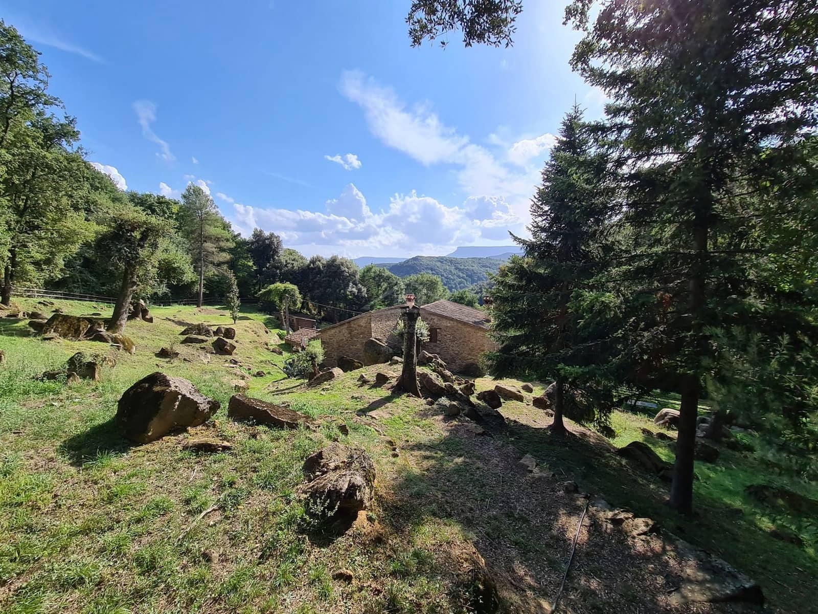 4 soveværelse Finca/Landehus til salg i Sant Aniol de Finestres med swimmingpool - € 800.000 (Ref: 8585386)