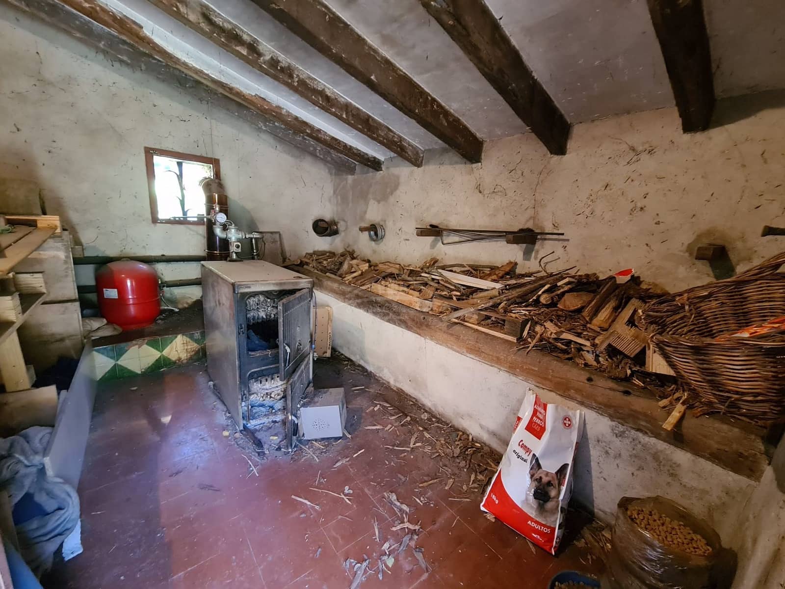 4 soveværelse Finca/Landehus til salg i Sant Aniol de Finestres med swimmingpool - € 800.000 (Ref: 8585386)