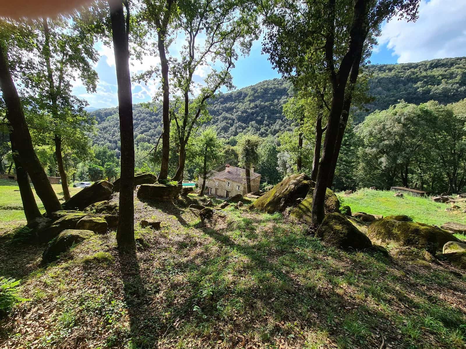 4 soveværelse Finca/Landehus til salg i Sant Aniol de Finestres med swimmingpool - € 800.000 (Ref: 8585386)