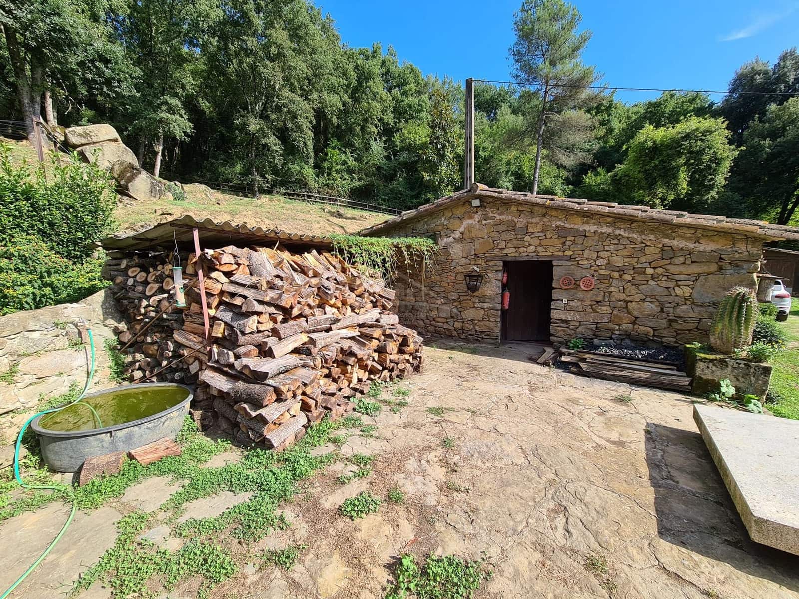 4 soveværelse Finca/Landehus til salg i Sant Aniol de Finestres med swimmingpool - € 800.000 (Ref: 8585386)