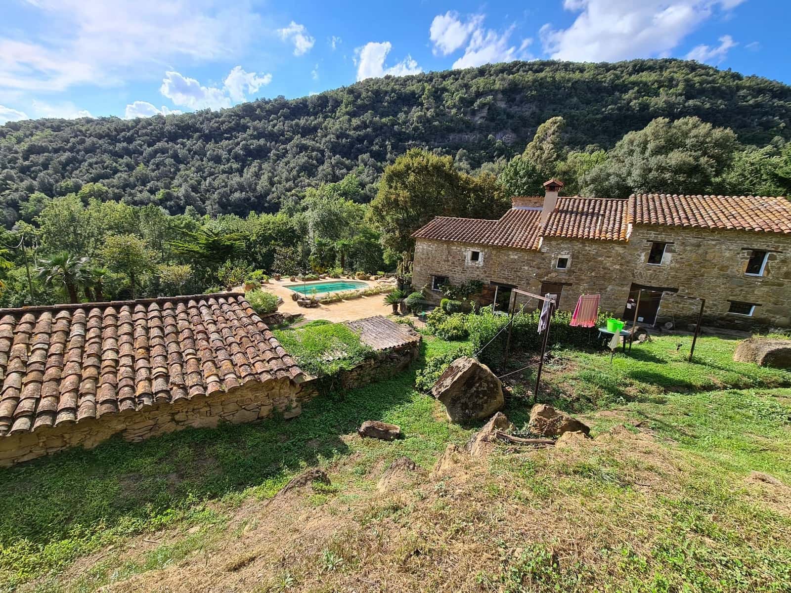 4 soveværelse Finca/Landehus til salg i Sant Aniol de Finestres med swimmingpool - € 800.000 (Ref: 8585386)