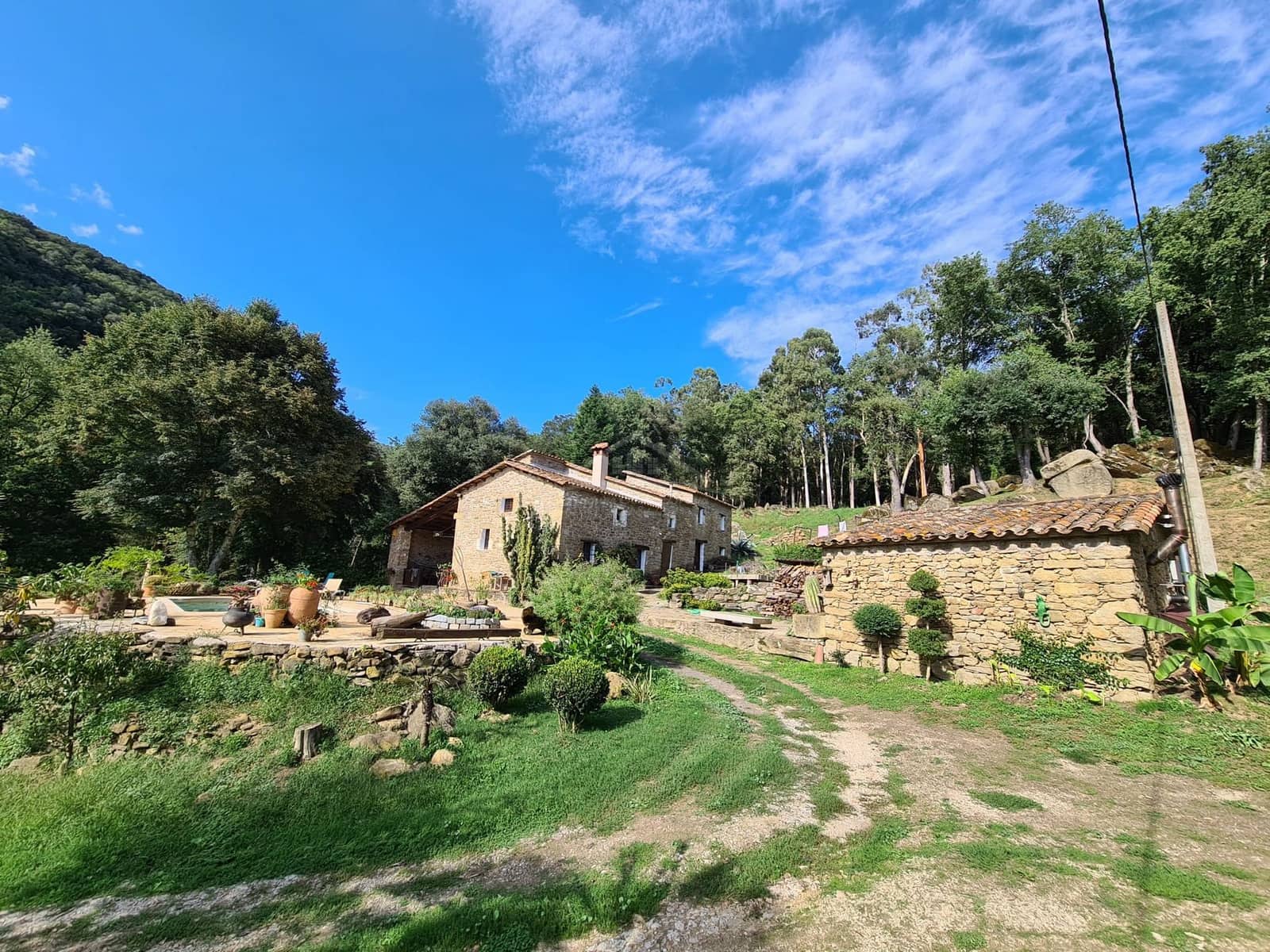 4 soveværelse Finca/Landehus til salg i Sant Aniol de Finestres med swimmingpool - € 800.000 (Ref: 8585386)