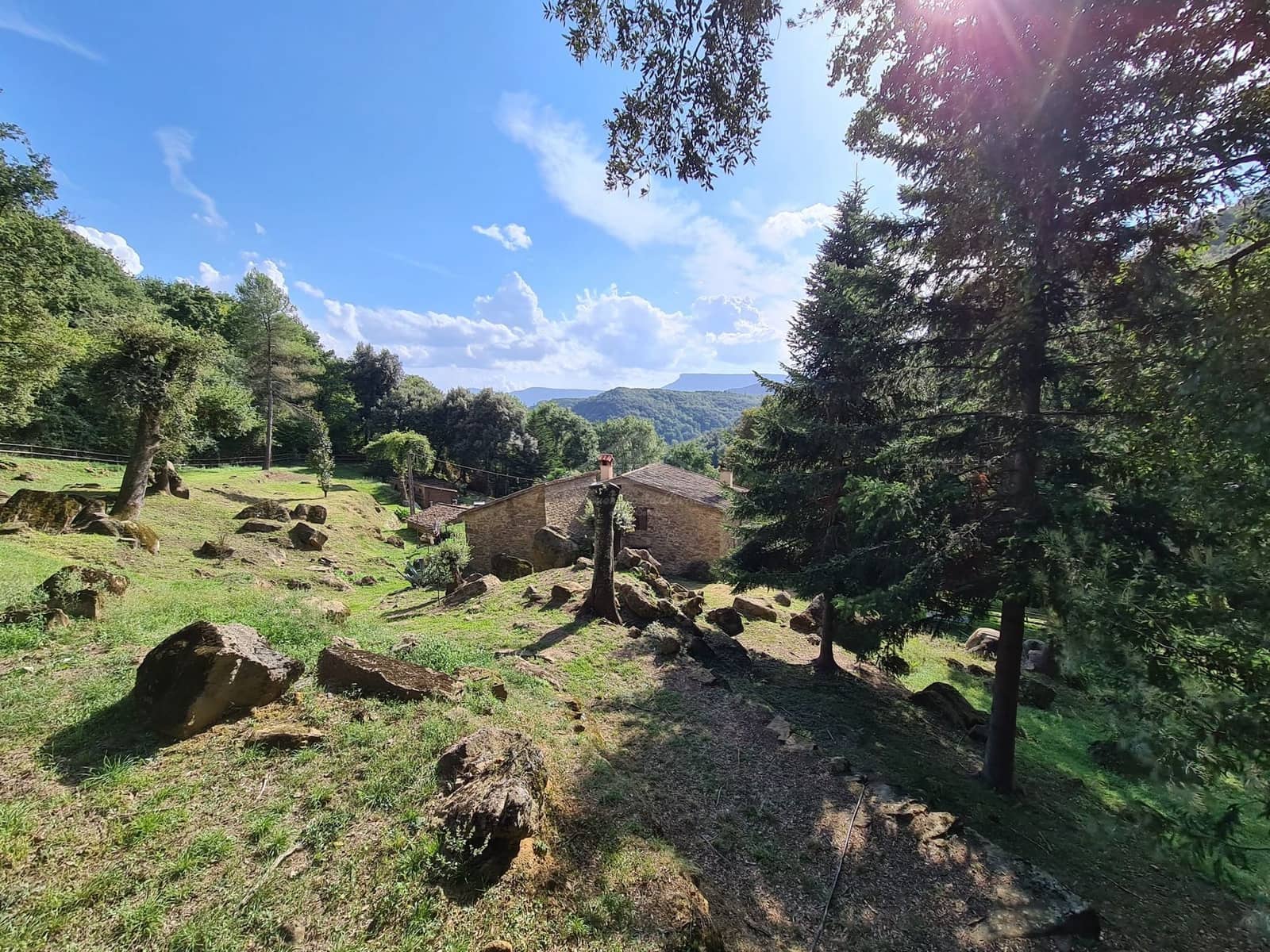 4 soveværelse Finca/Landehus til salg i Sant Aniol de Finestres med swimmingpool - € 800.000 (Ref: 8585386)