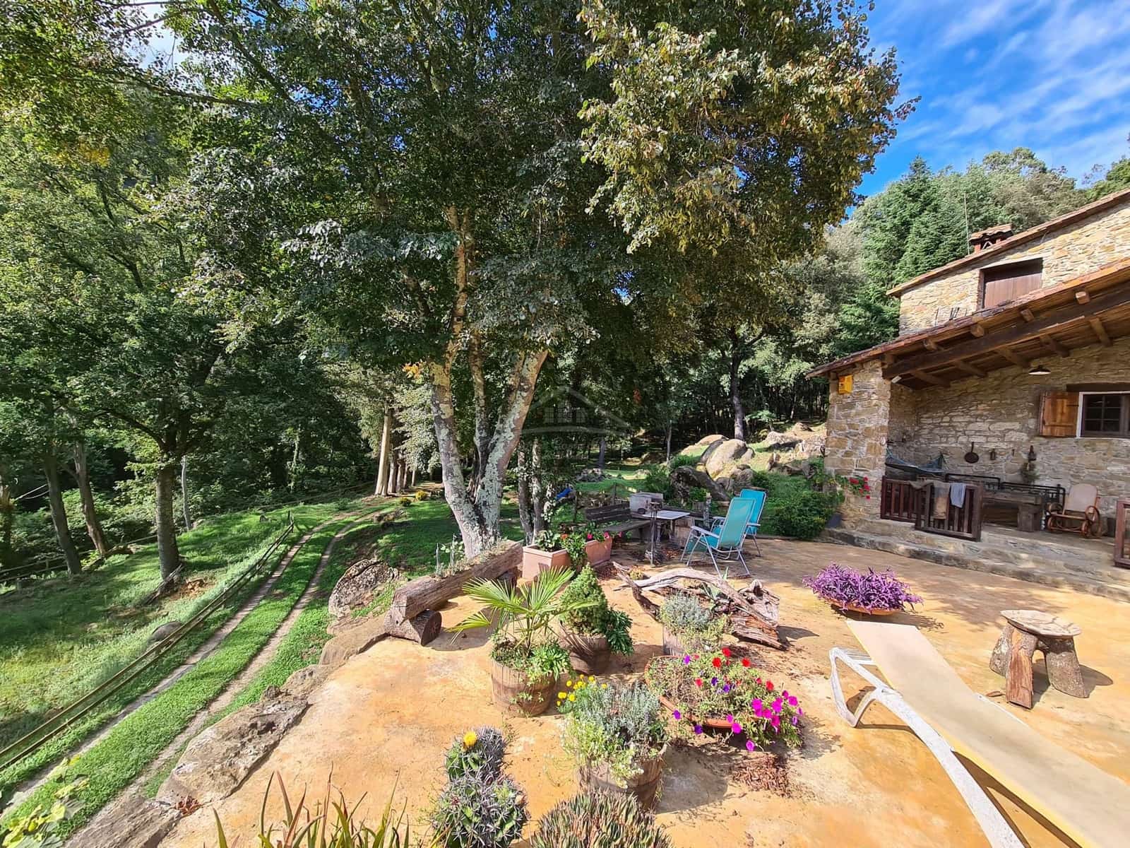 4 soveværelse Finca/Landehus til salg i Sant Aniol de Finestres med swimmingpool - € 800.000 (Ref: 8585386)