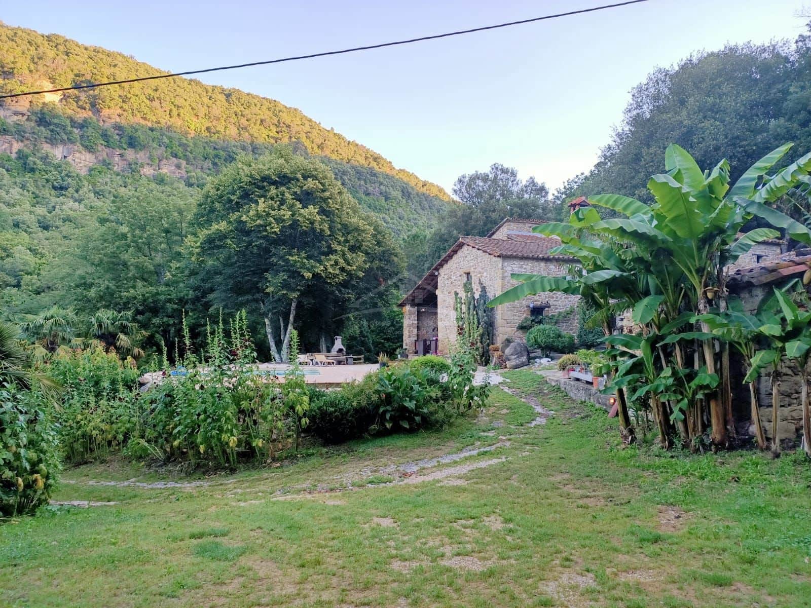 4 soveværelse Finca/Landehus til salg i Sant Aniol de Finestres med swimmingpool - € 800.000 (Ref: 8585386)