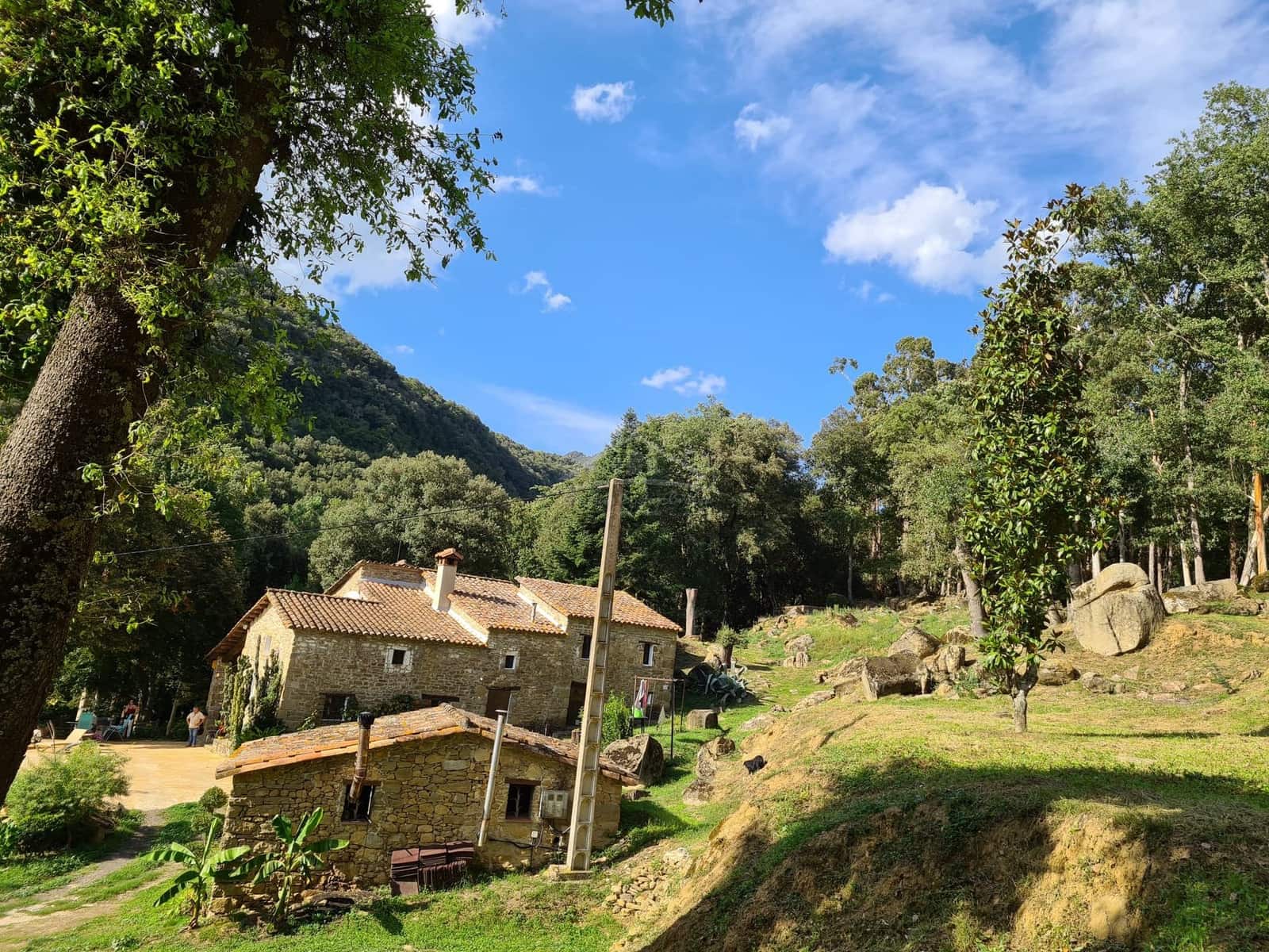 4 soveværelse Finca/Landehus til salg i Sant Aniol de Finestres med swimmingpool - € 800.000 (Ref: 8585386)