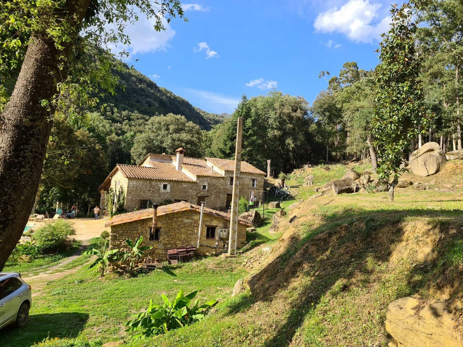 4 soveværelse Finca/Landehus til salg i Sant Aniol de Finestres med swimmingpool - € 800.000 (Ref: 8585386)