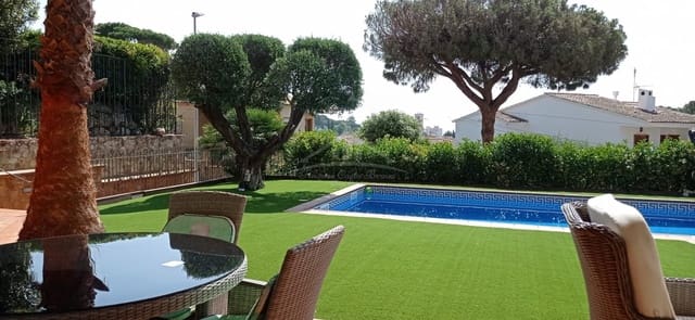 Chalet de 7 habitaciones en Platja d'Aro, Castell-Platja d'Aro en venta con piscina garaje - 1.700.000 € (Ref: 8585387)