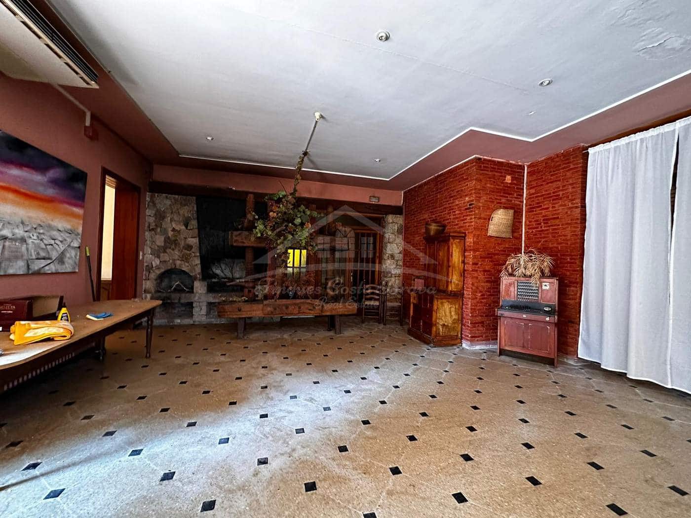 24 soveværelse Hotel til salg i Darnius - € 3.300.000 (Ref: 8585392)