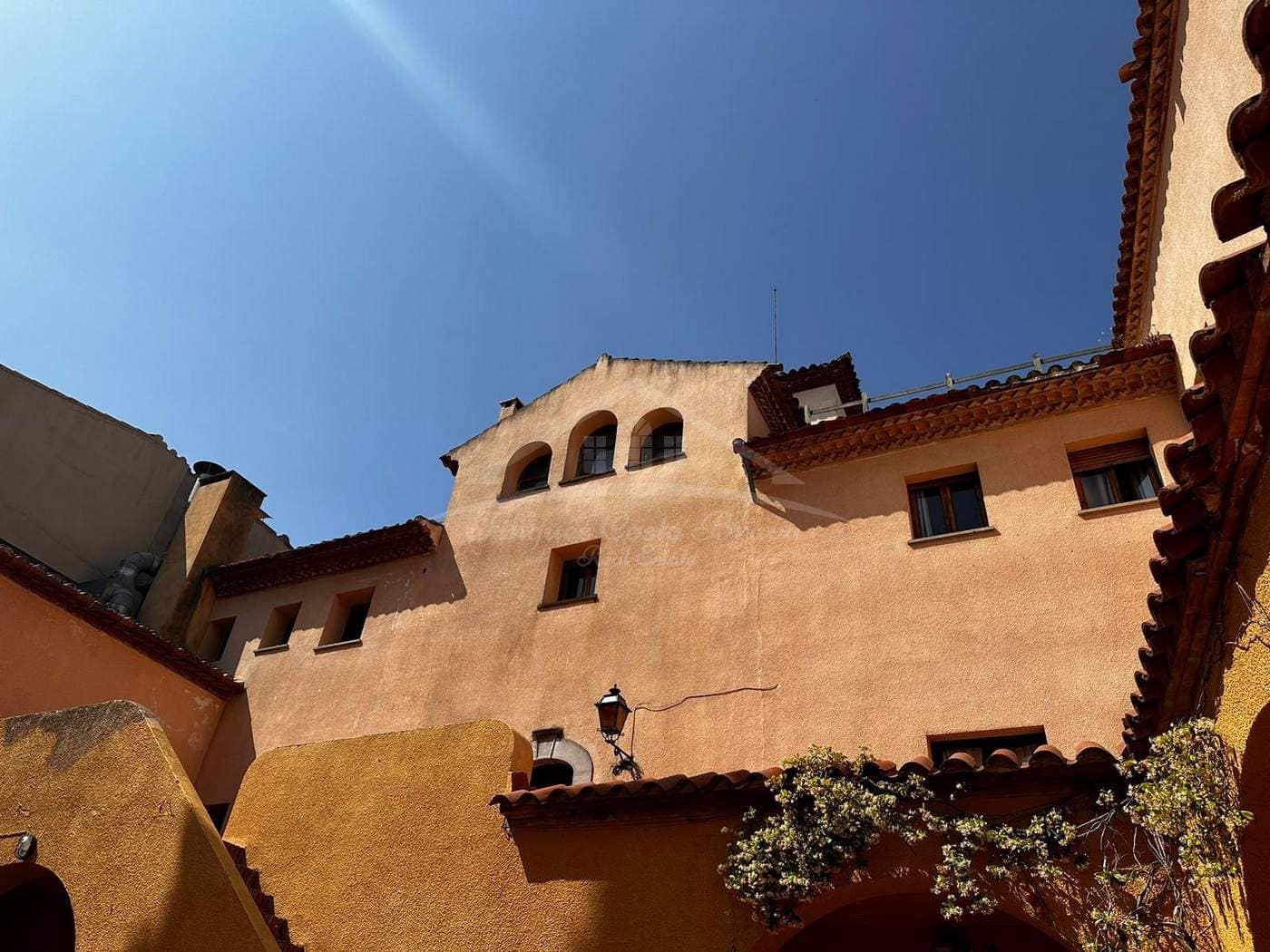 24 soveværelse Hotel til salg i Darnius - € 3.300.000 (Ref: 8585392)