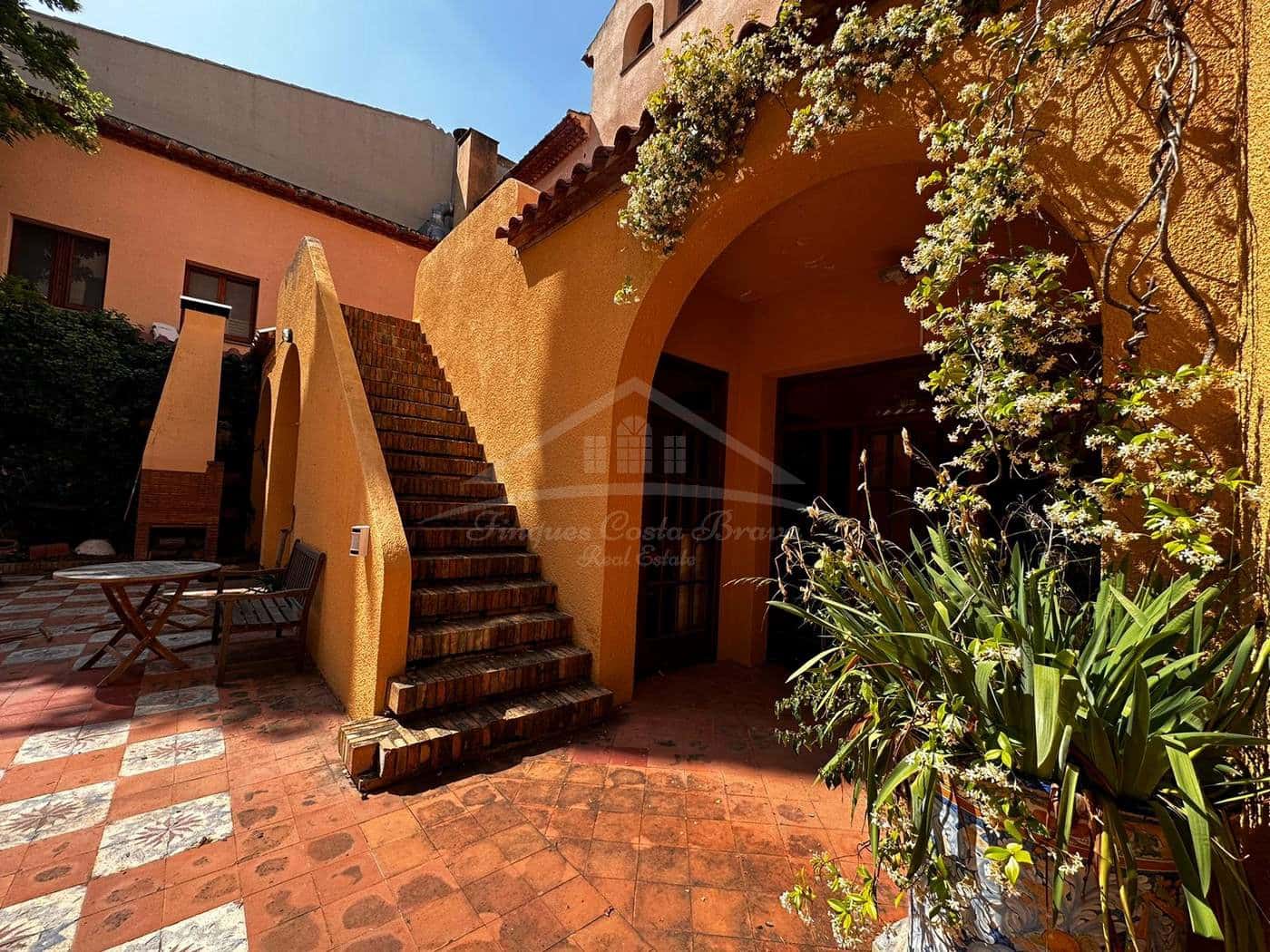 24 soveværelse Hotel til salg i Darnius - € 3.300.000 (Ref: 8585392)