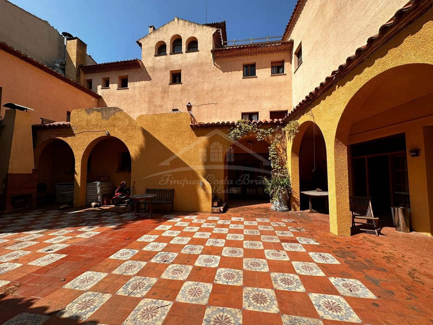 24 soveværelse Hotel til salg i Darnius - € 3.300.000 (Ref: 8585392)