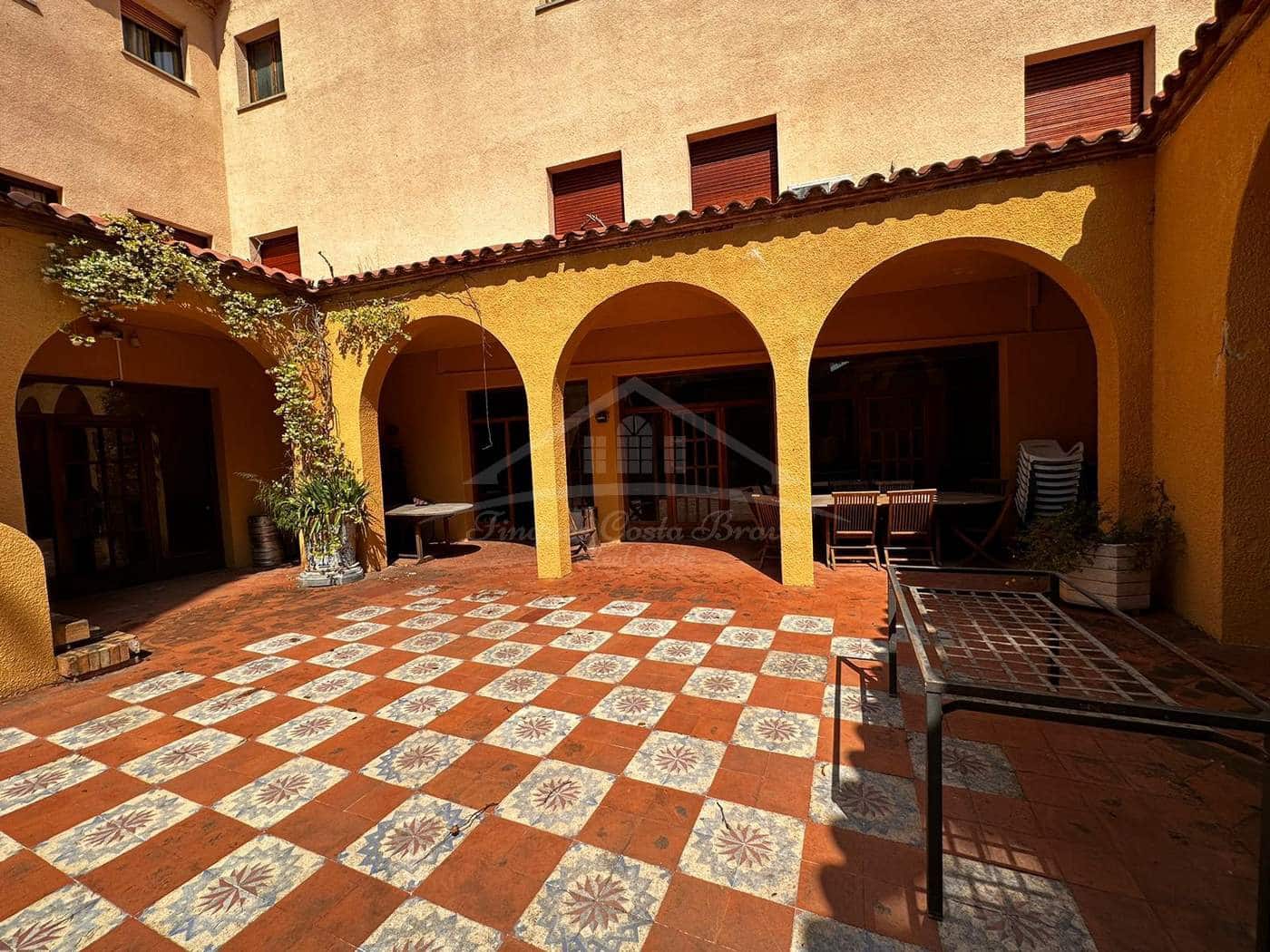 24 soveværelse Hotel til salg i Darnius - € 3.300.000 (Ref: 8585392)