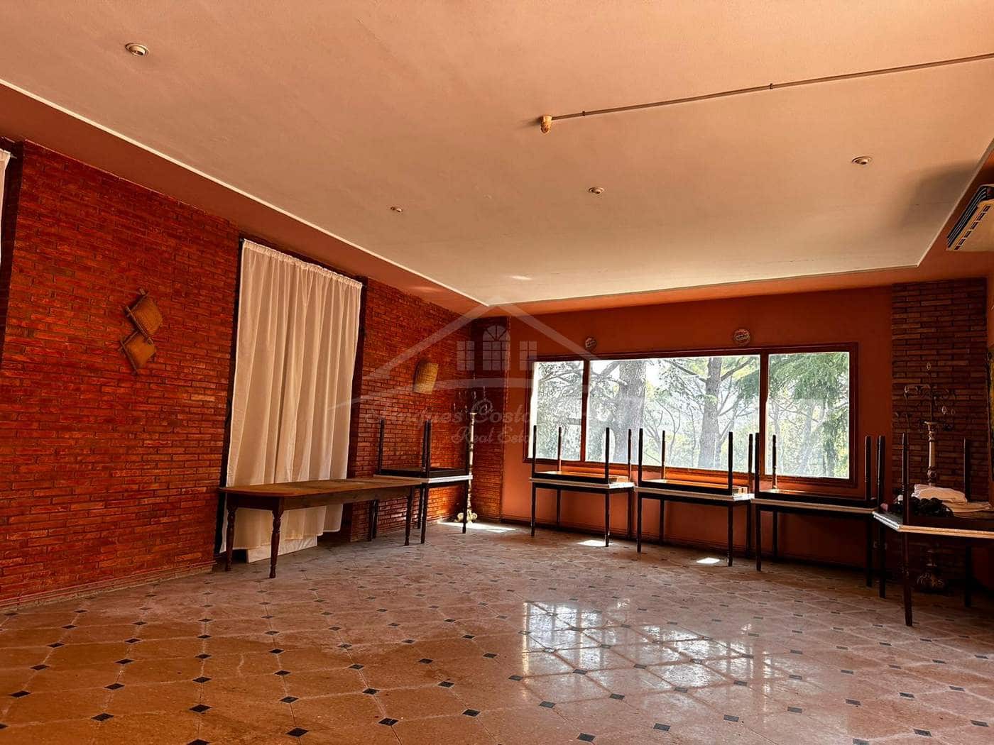 24 soveværelse Hotel til salg i Darnius - € 3.300.000 (Ref: 8585392)