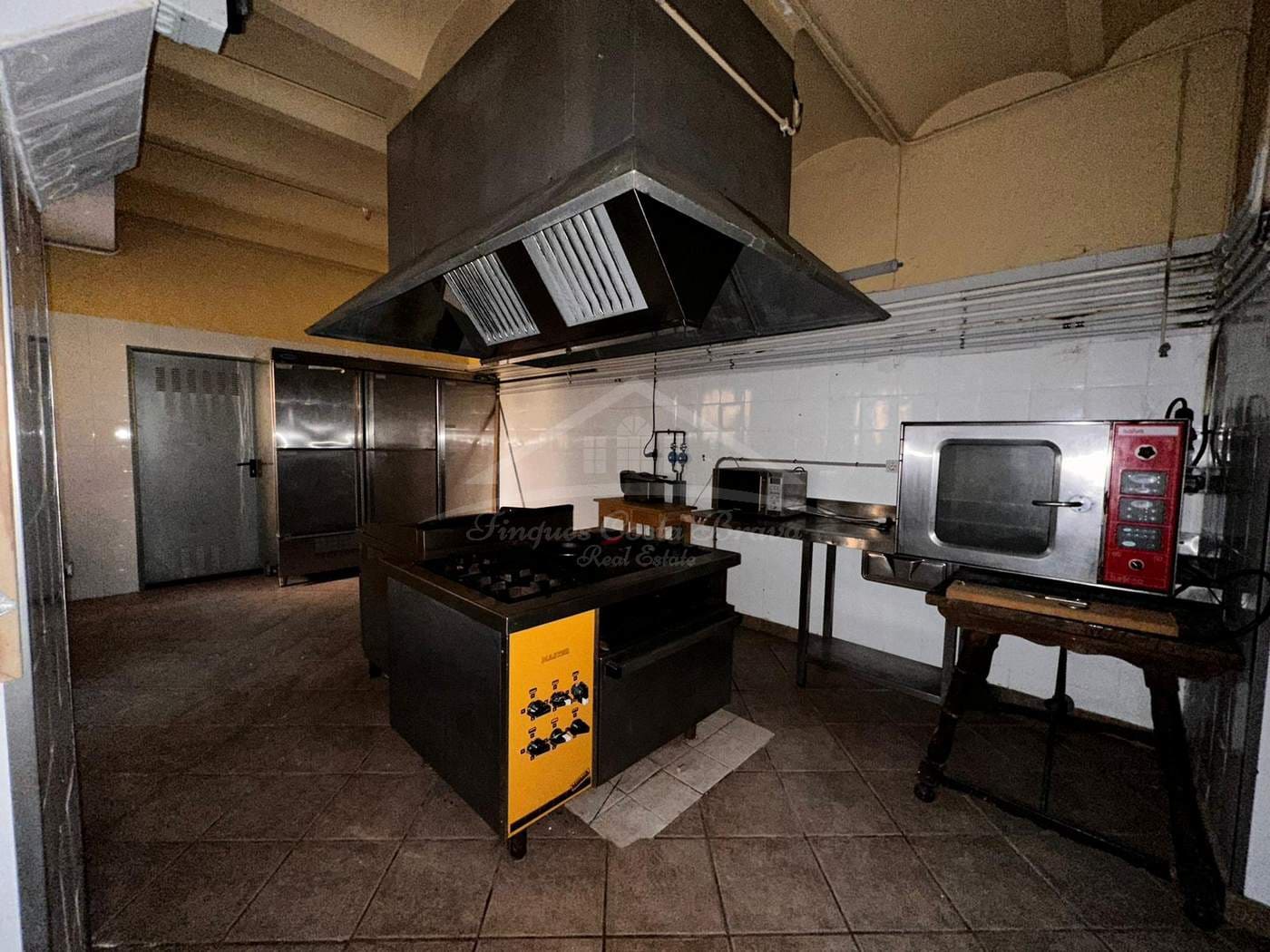 24 soveværelse Hotel til salg i Darnius - € 3.300.000 (Ref: 8585392)