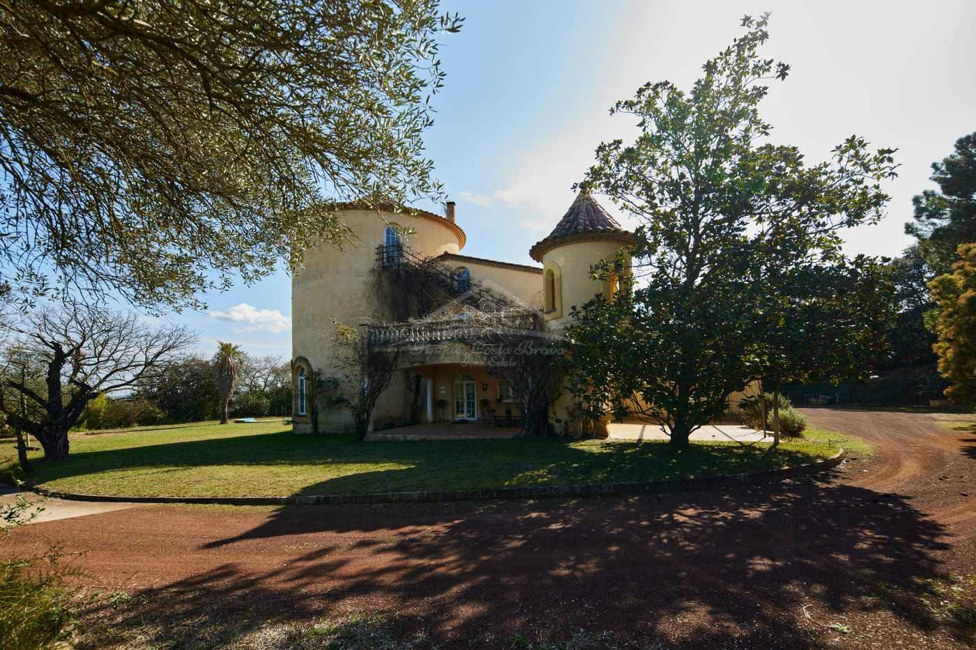 10 soveværelse Finca/Landehus til salg i Celra med swimmingpool garage - € 3.000.000 (Ref: 8586821)