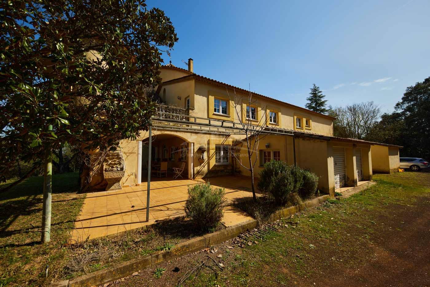 10 soveværelse Finca/Landehus til salg i Celra med swimmingpool garage - € 3.000.000 (Ref: 8586821)