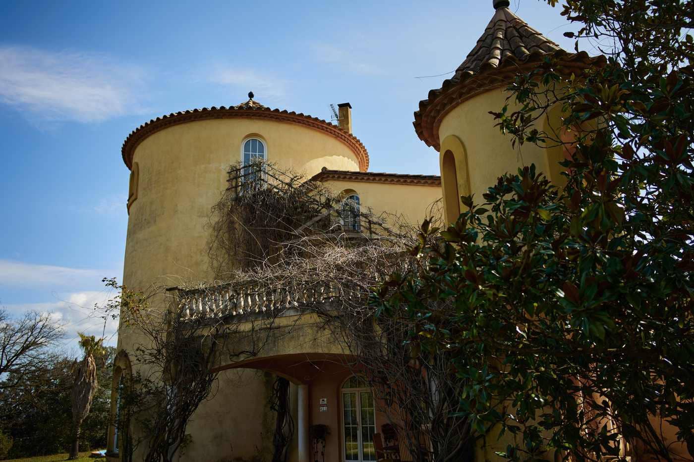 10 soveværelse Finca/Landehus til salg i Celra med swimmingpool garage - € 3.000.000 (Ref: 8586821)