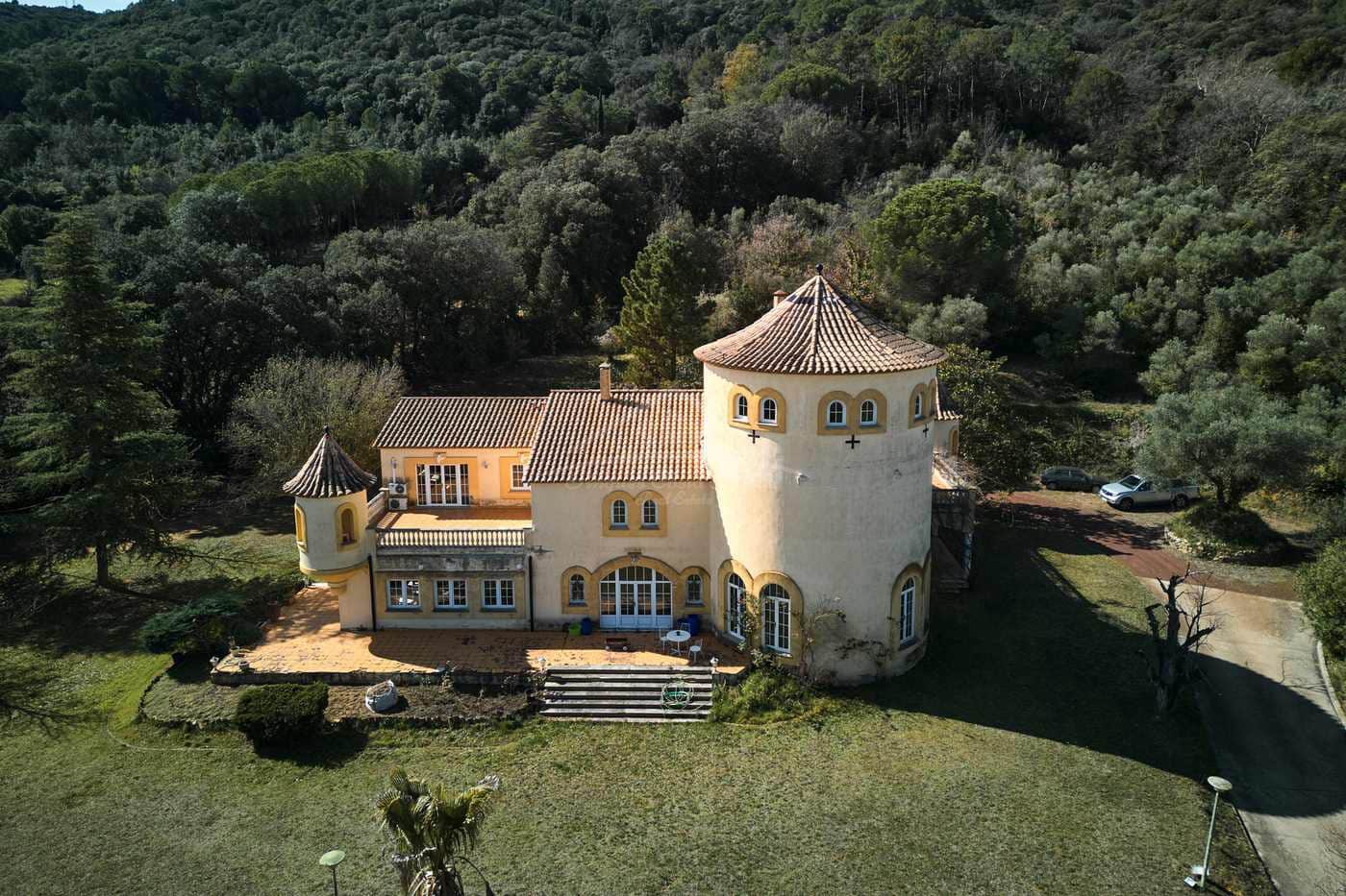 10 soveværelse Finca/Landehus til salg i Celra med swimmingpool garage - € 3.000.000 (Ref: 8586821)