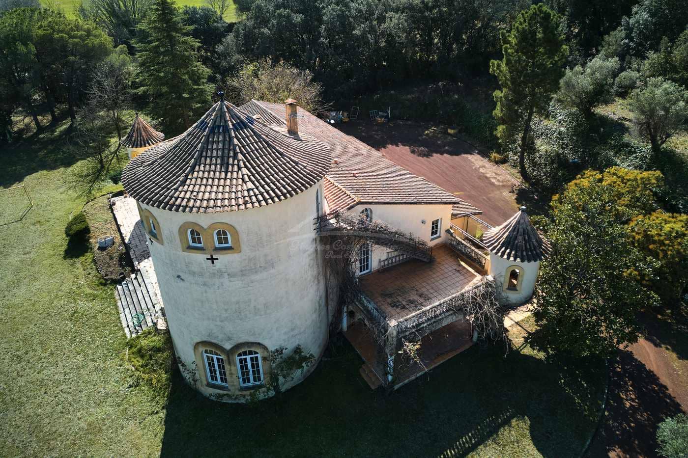 10 soveværelse Finca/Landehus til salg i Celra med swimmingpool garage - € 3.000.000 (Ref: 8586821)