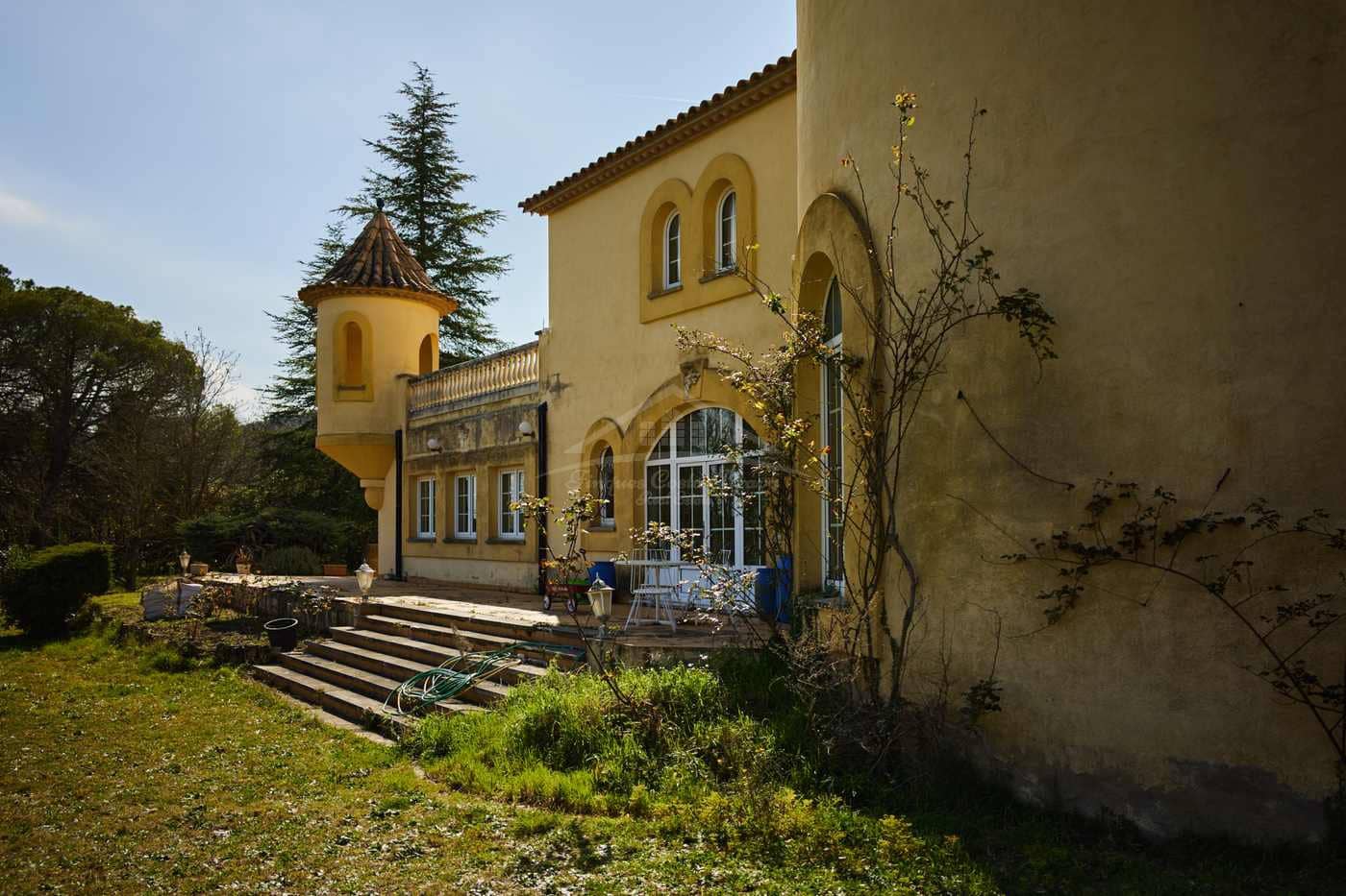 10 soveværelse Finca/Landehus til salg i Celra med swimmingpool garage - € 3.000.000 (Ref: 8586821)