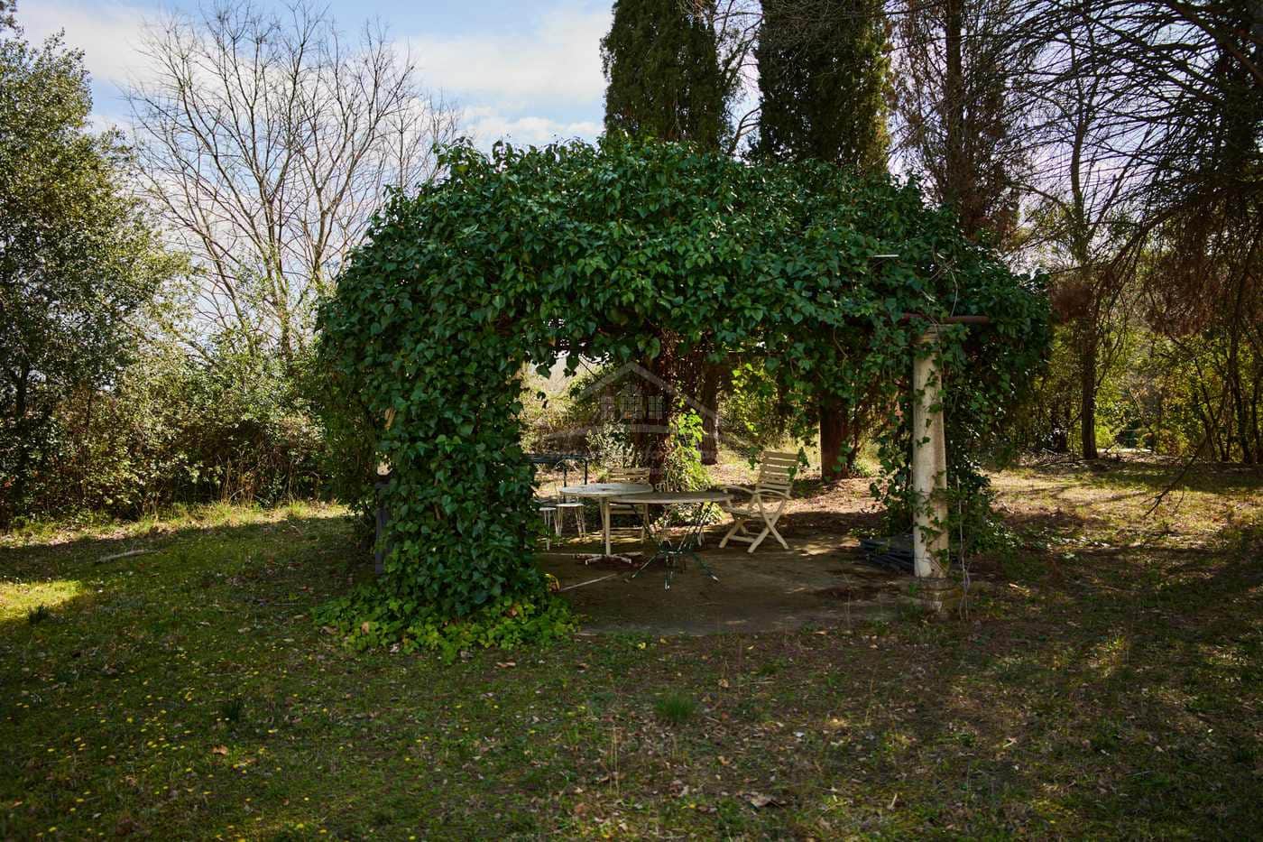 10 soveværelse Finca/Landehus til salg i Celra med swimmingpool garage - € 3.000.000 (Ref: 8586821)