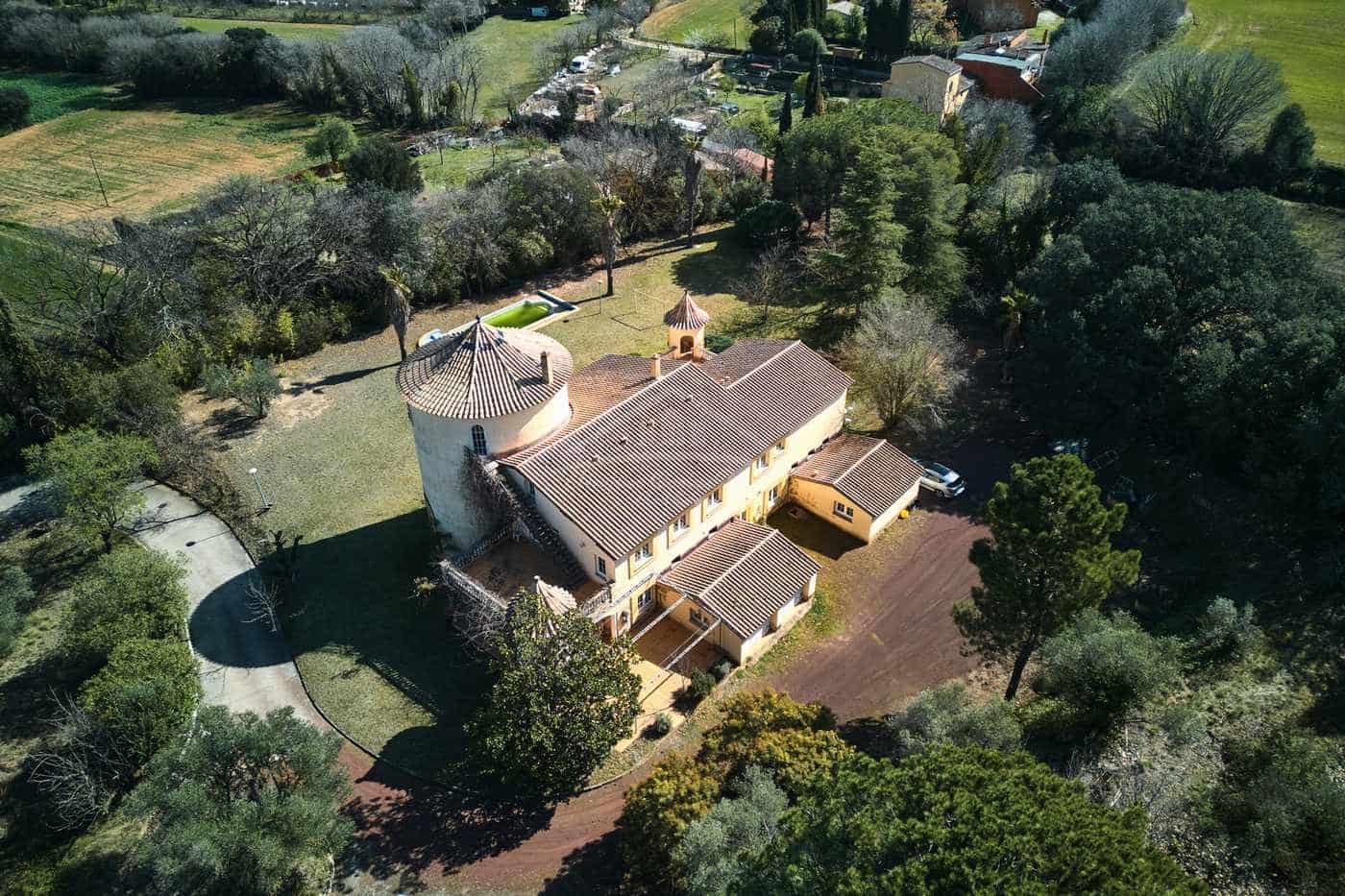 10 soveværelse Finca/Landehus til salg i Celra med swimmingpool garage - € 3.000.000 (Ref: 8586821)