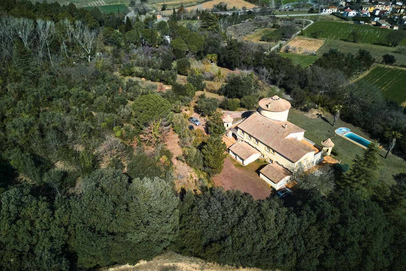 10 soveværelse Finca/Landehus til salg i Celra med swimmingpool garage - € 3.000.000 (Ref: 8586821)