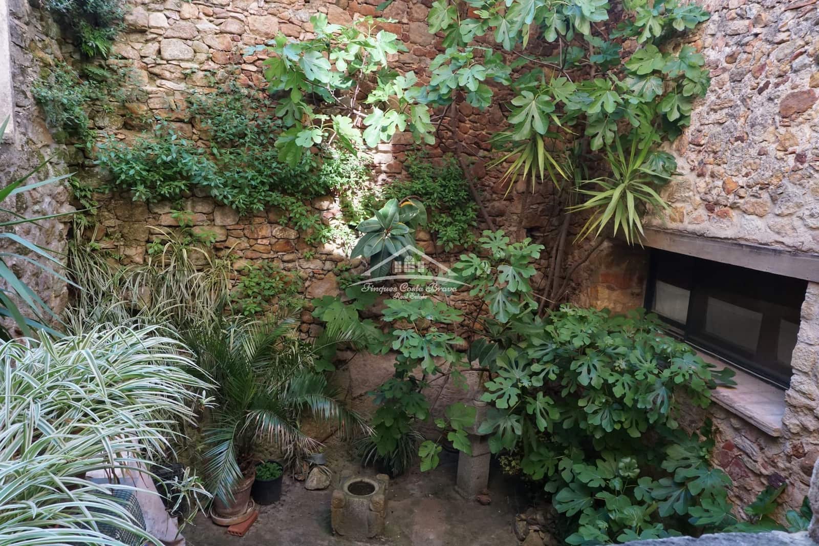 4 soveværelse Byhus til salg i Pals - € 490.000 (Ref: 8586828)